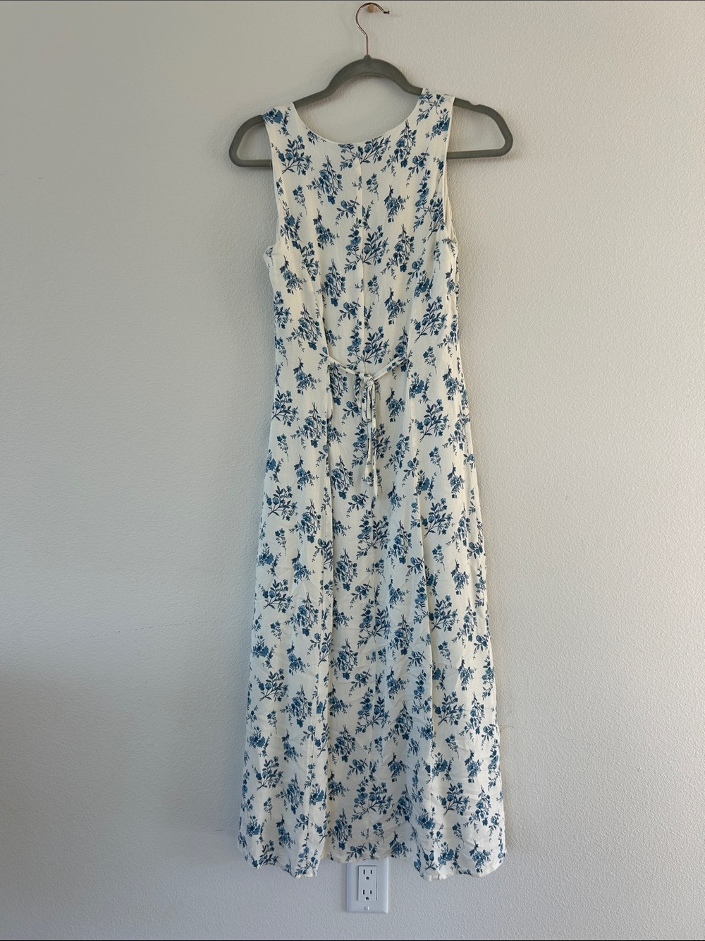 Blu Pepper White Maxi Dress with Blue Floral Print - Picture 4 of 4